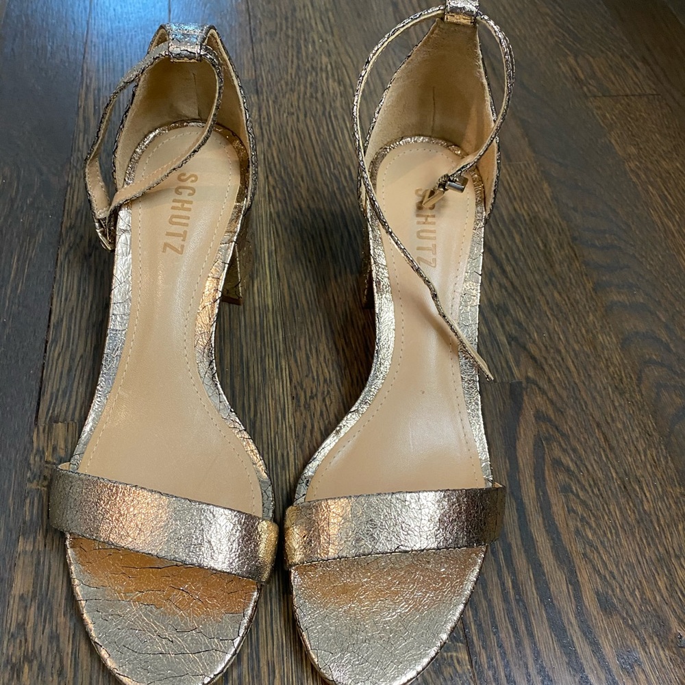 Schultz Chimes gold sandal size 8